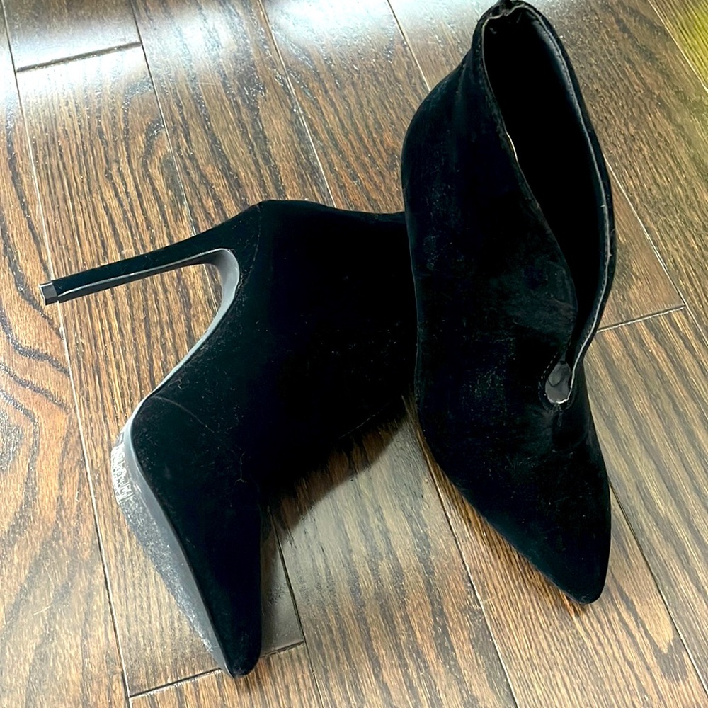 Forever 21 velvet heeled booties!